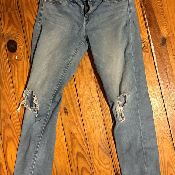 Gap Girlfriend Distressed Ripped Knee Light Wash Denim Jeans - Picture 2 of 4
